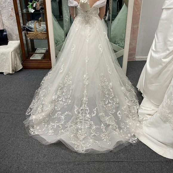 CUSTOM BLUE BY ENZOANI JOLANDA NWT WEDDING DRESS - Picture 5 of 5